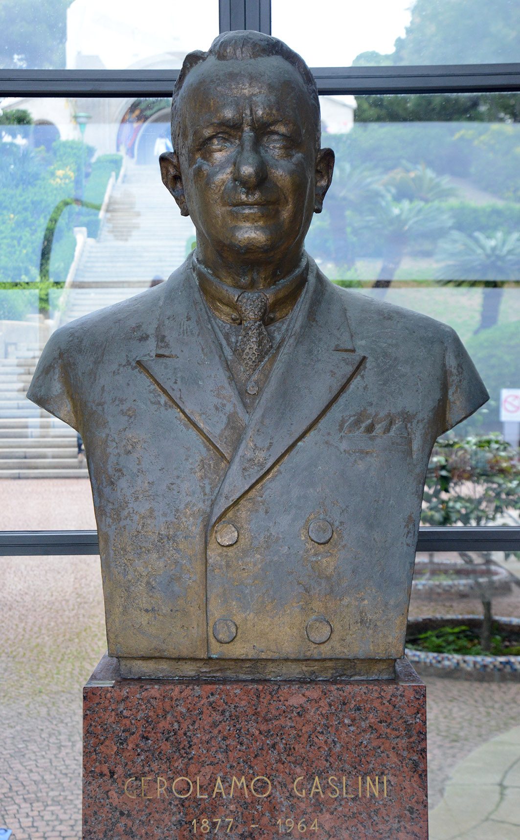 Gerolamo and Lorenza Gaslini busts, Istituto Gaslini, Genoa - 02.jpg